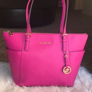 Fuchsia leather MICHAEL KORS Tote, gold accents